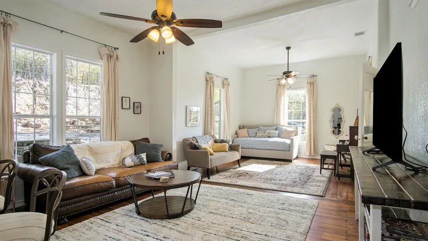 Charming home, downtown Mineral Wells - Image 1