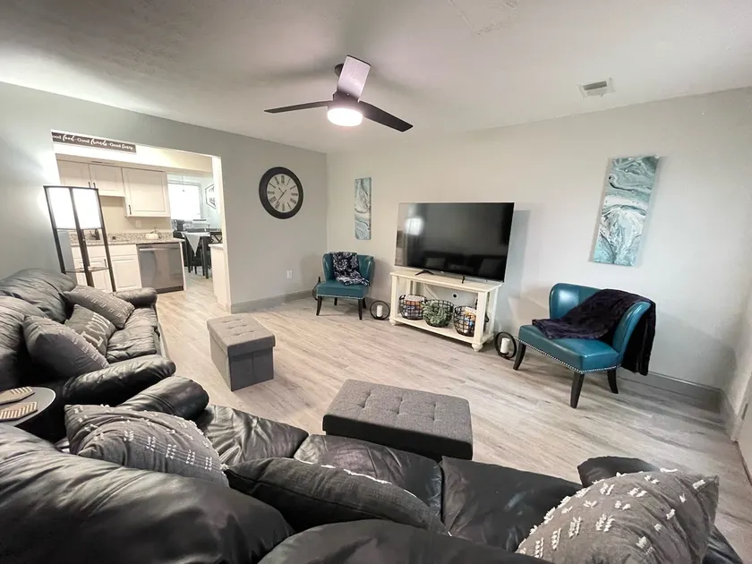 1st Floor Completely Remodeled, Pets Welcome!!! King & Queen Beds, W/D in Unit., - Image 1