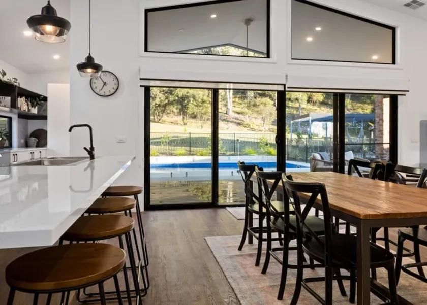 Boutique 4 bedroom house with pool & sauna - Image 1
