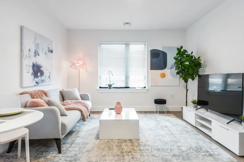 Glam! | 2BR apt | Free Parking! | 30 min to NYC! - Image 1