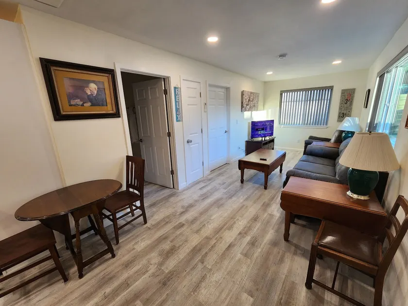 Park Place Cottage 1 Bed 1 Bath- Pet Friendly - Image 1