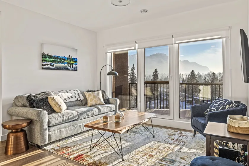 Mountain & River View | 3BR Penthouse in Golden - Image 1