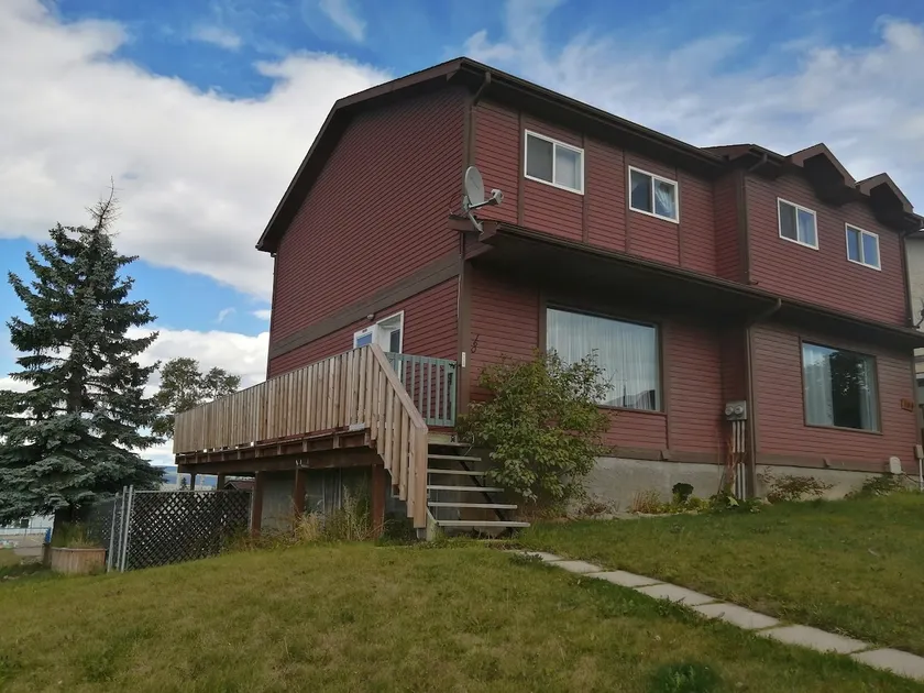 3BER Duplex in Hinton Walk to Beaver 45Min Jasper - Image 1
