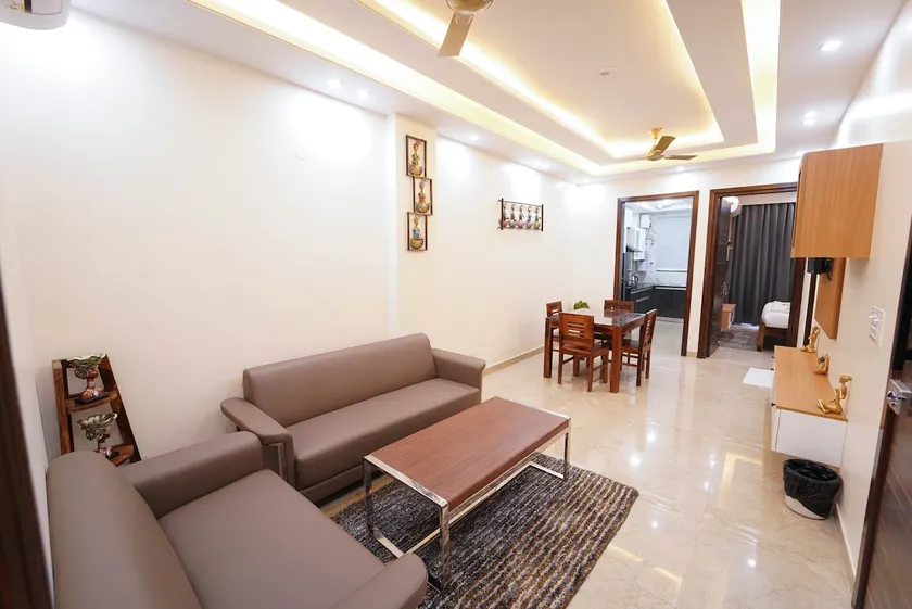 Luxury 2BHK | Smart TV | Prime Location | DLF P-5 - Image 1