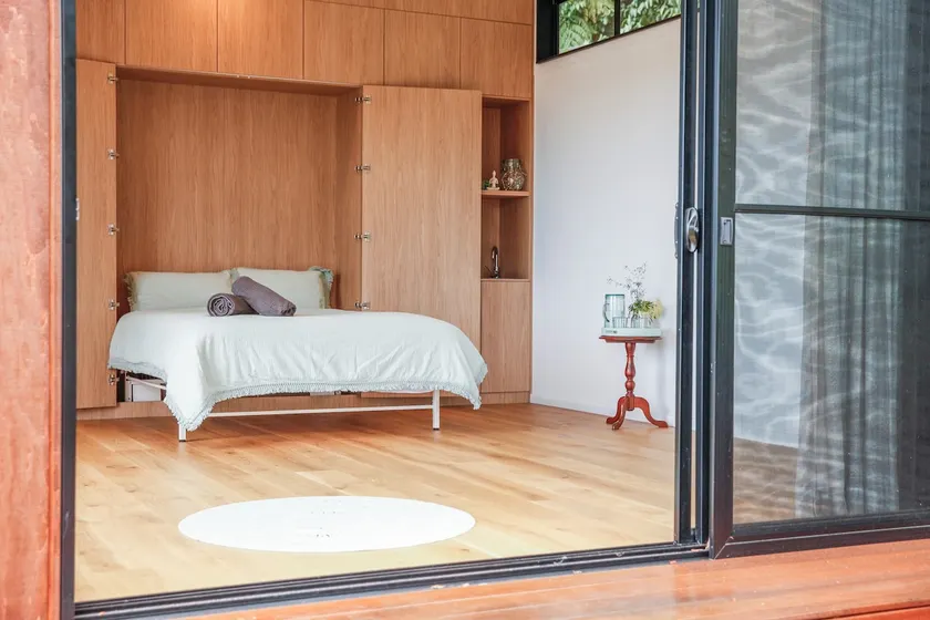 Studio Retreat: close to shops, transport, beaches - Image 1