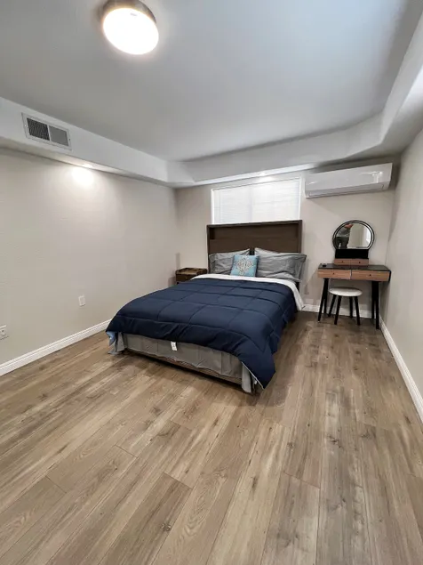 Snug Fresh 1B1B House with No-Cost Parking E - Image 1