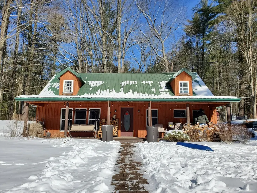 Charming re-imagined bank barn cabin. - Image 1