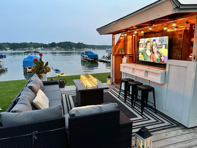 Lakefront Luxury-Amazing Kitchen, Amenities, Views - Image 1