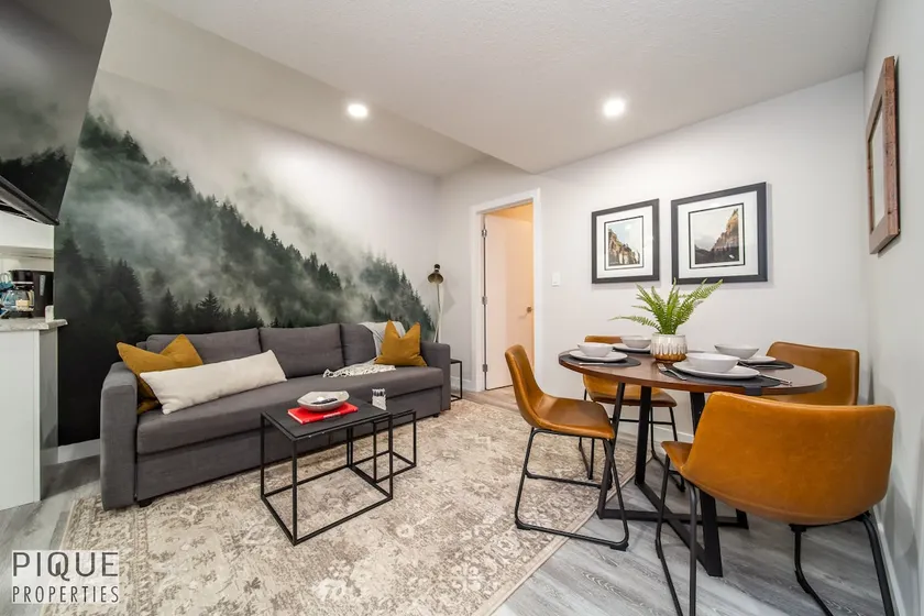 *NEW*Mountain Chic Escape*Whyte Ave*Netflix|Clean! - Image 1