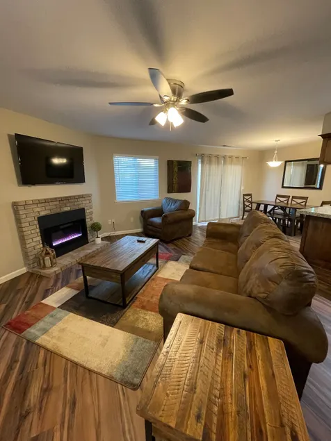 Patio House 3 beds/2 baths 1,248 sqft - Image 1