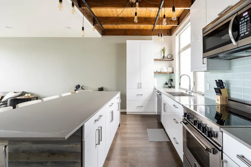 3BR Lux Townhome | Near Hospitals | Rooftop Deck! - Image 1