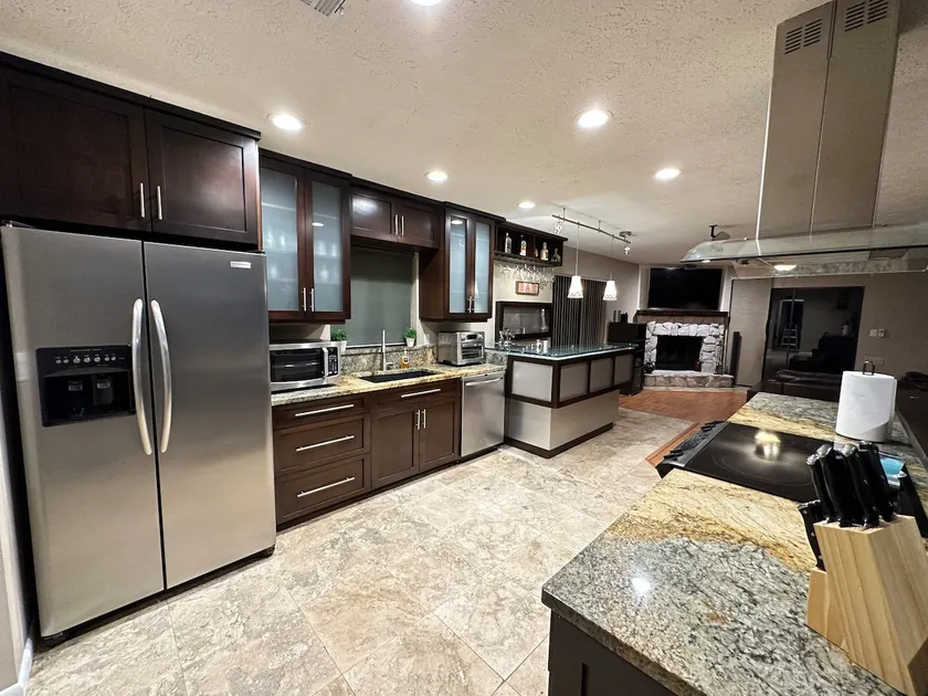 Lakeshore Home 3BR-2BA & HomeTheater - Image 1