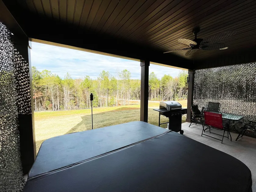 Modern Living 3Bed 2Bath Home With Hot Tub & Grill - Image 1