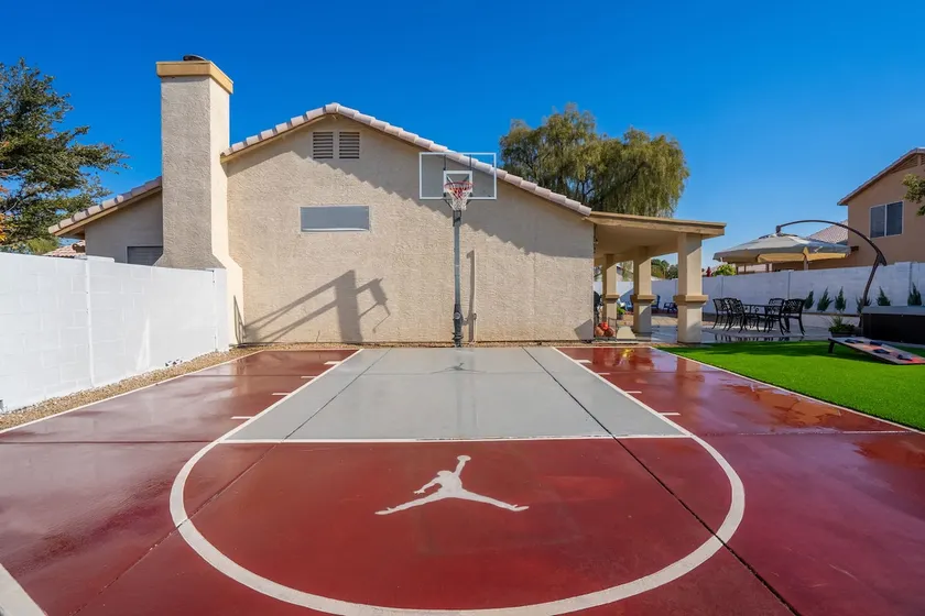 Game House * Hot Tub * Basketball Court - Image 1