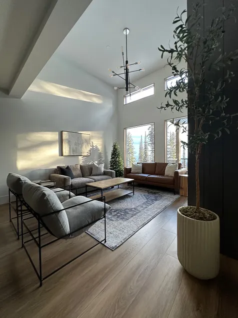 Unrivalled Deluxe Ridge location Duplex with Amazing Views and good ski in/out - Image 1