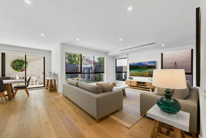 Sunburst House Dromana - Image 1