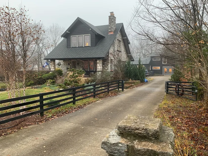 West meets South in this Garden Cottage Retreat - Image 1