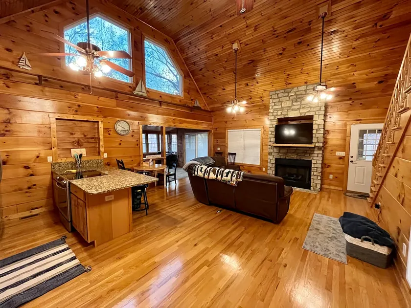 Rustic Escape on Lake Hartwell - Pet Friendly, Kayaks and Paddleboards Provided! - Image 1