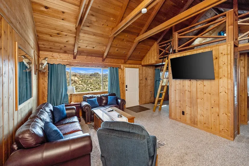 Hilltop Hideaway - Image 1