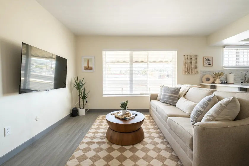 Unbeatable Location | Chic 1BR Apt | Walk to Beach - Image 1