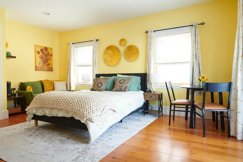 Sunflower Retreat in North Back Cove - Image 1