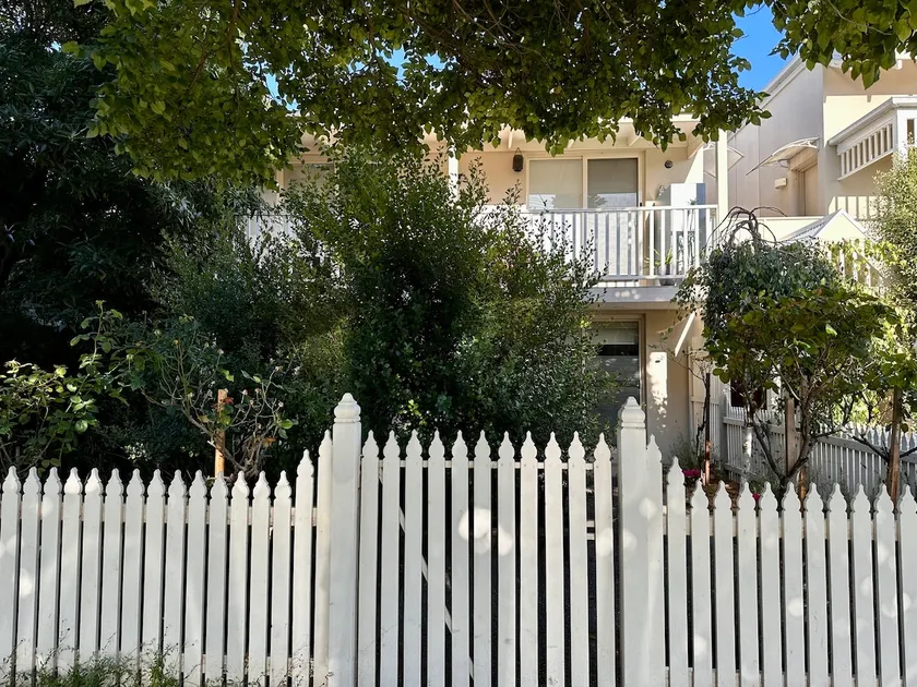 Garden View - 1 Bedroom - Image 1