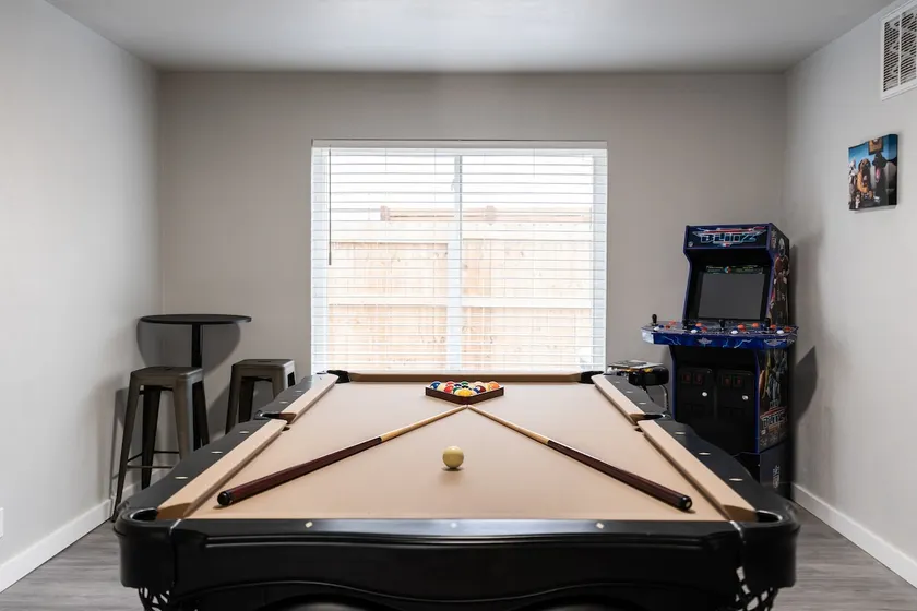 LAKE HEFNER 🎣 SWIMMING POOL 🏊 HOT TUB GAME ROOM 🎱 POOL TABLE 🐶 - Image 1