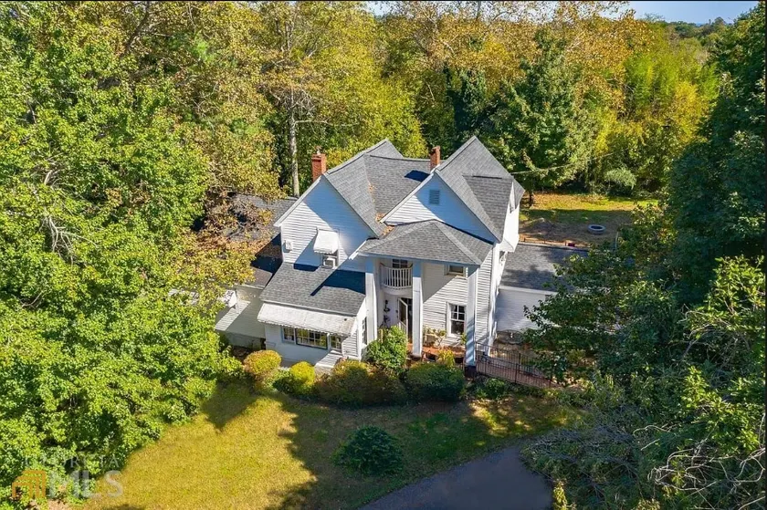 1875 Historic Manor, 5 Acres Near Helen & Wineries - Image 1