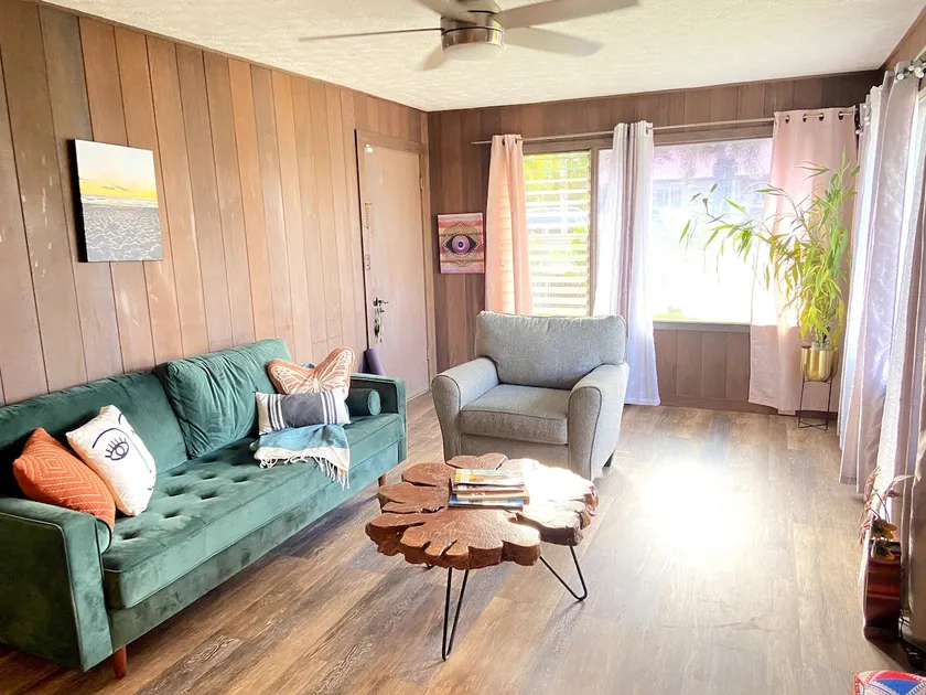 Laidback Island Living Close to Beach & Shopping - Image 1