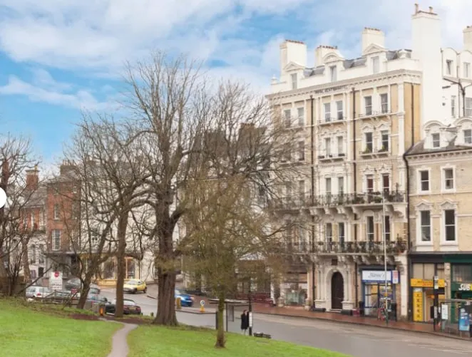Luxurious top floor Mansion House Penthouse - Image 1