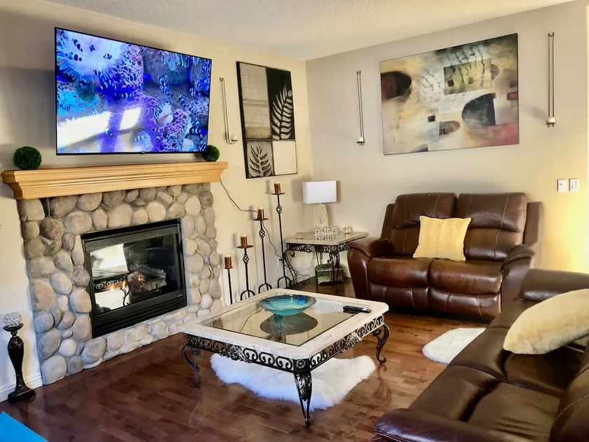 2500 sq house in Springbank Hill BL 261818 - Image 1