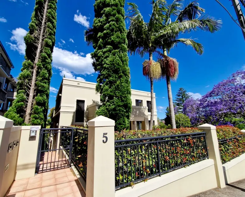 Elegant Townhouse Randwick - Image 1
