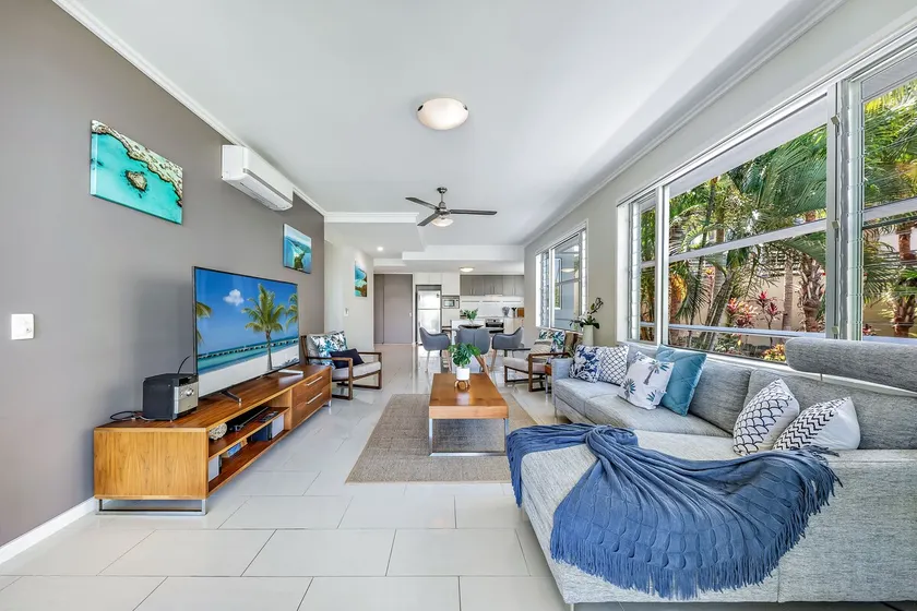 Outstanding Two Bedroom Apartment with Ocean Views - Image 1