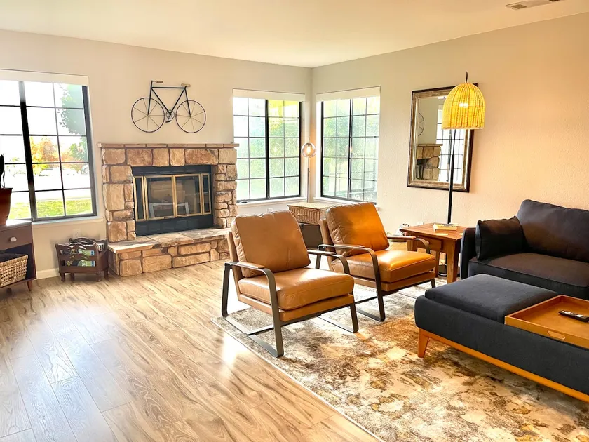 Modest luxury centrally located - Image 1
