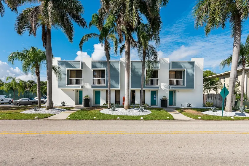 Palm Beach Shores Coral - Image 1
