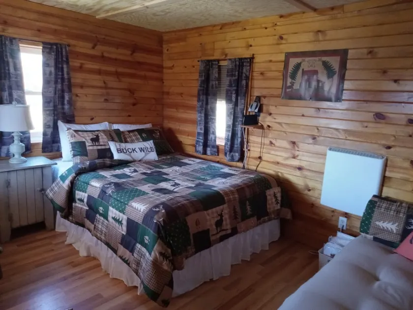 Iona Cabin: Your Cozy Retreat for Hunting, Off-Roading, and Relaxation - Image 1