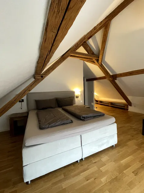 Beautiful double room on the top floor - Image 1