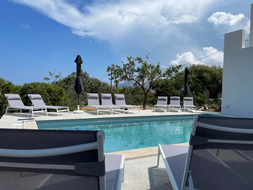 Stunning villa, amazing views, and heated pool - Image 1