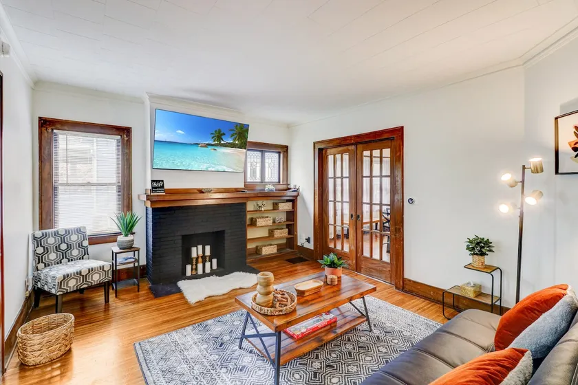 ROC Retreat: Inviting, Calm Vibe, Great Location - Image 1