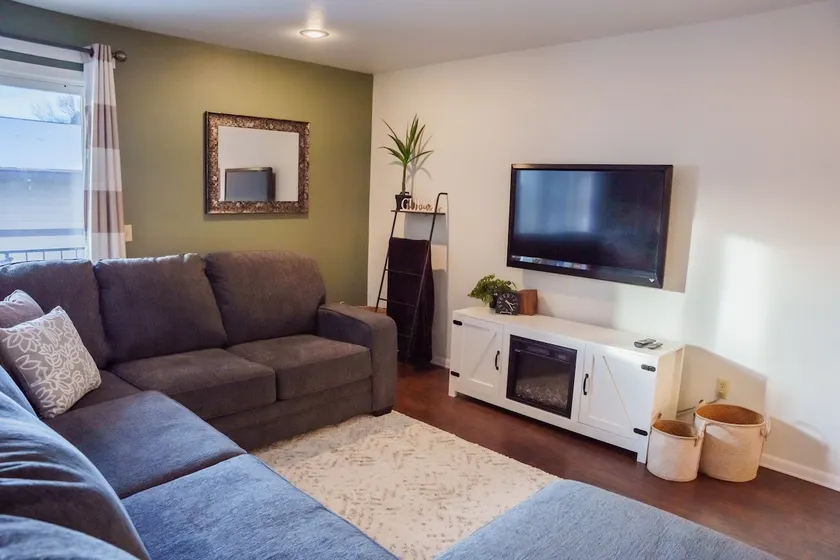 Entire Cozy Condo - Image 1