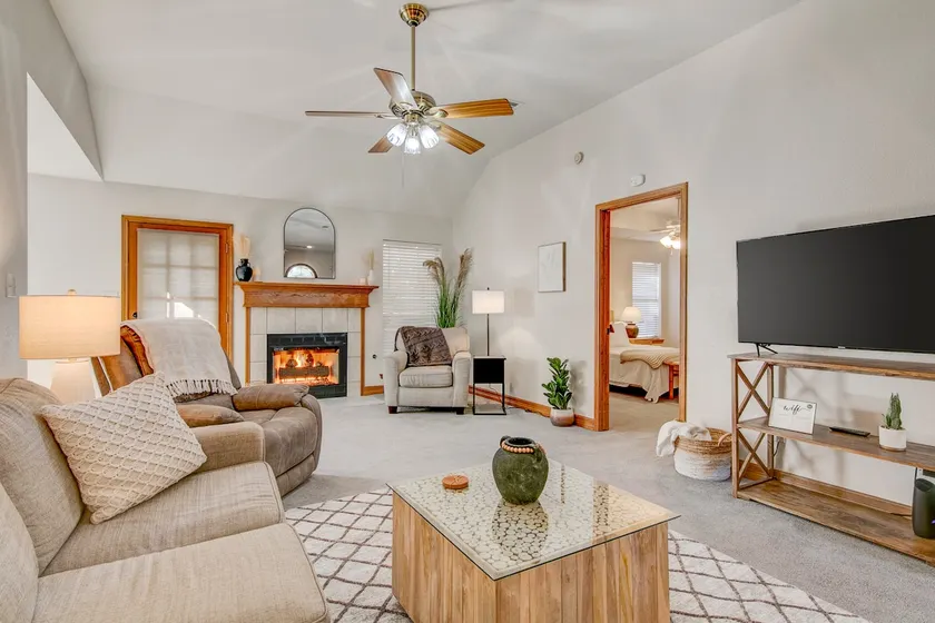 Elegabt Home with Amazing Back Patio - Sleeps 8. - Image 1