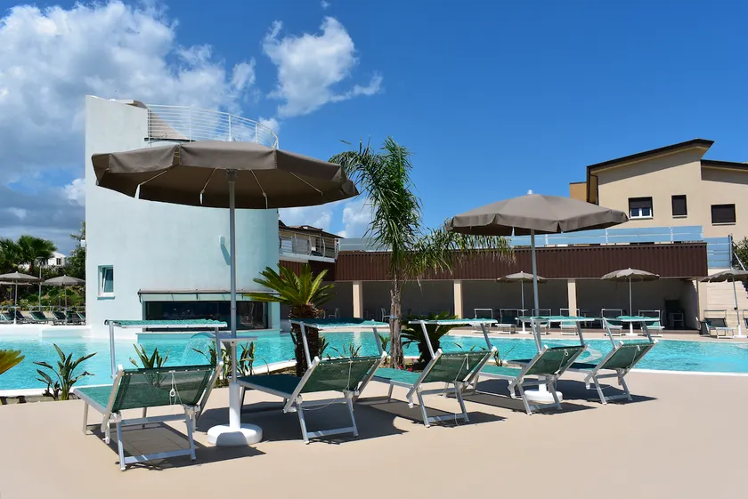 Relax in Cilento with Balcony, Pool and Pickleball - Image 1