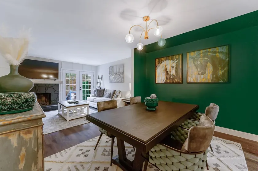 Stylish RaleighTownhome near North Hills/Crabtree - Image 1
