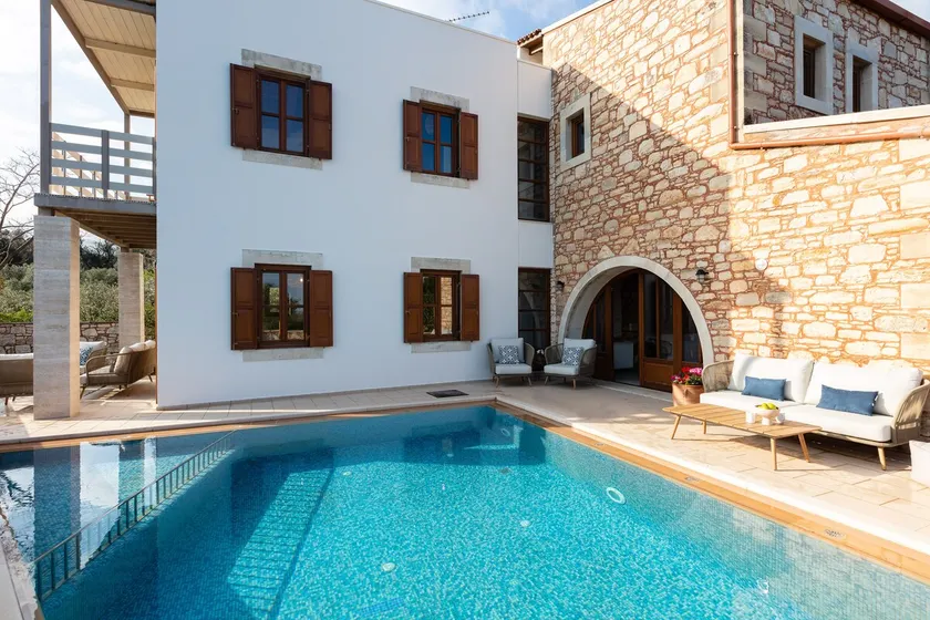Exquisite Villa Mesogea with spacious rooms and private pool - Image 1