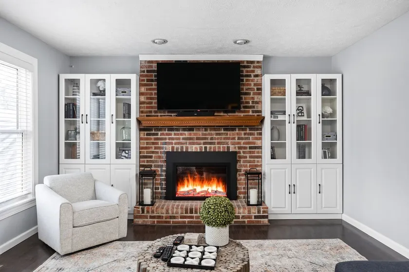 Stylish Comfort and Hot Tub at Clay Terrace - Image 1