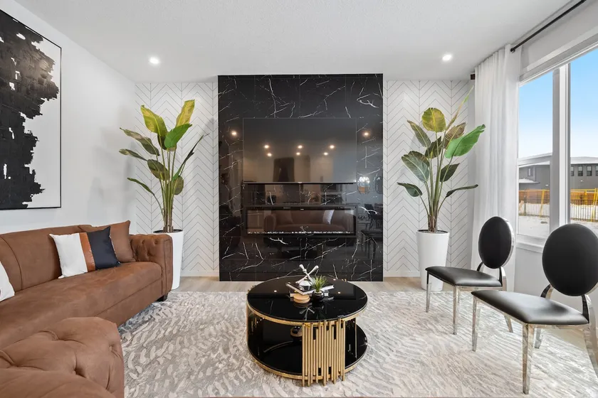 Luxury-4bed with AC-86"TV-BrandNew in Cranston, Calgary - Image 1
