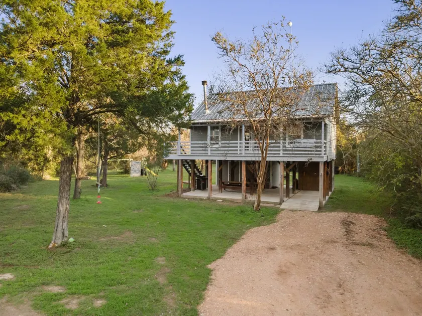 Tucked Away Cabin - Image 1