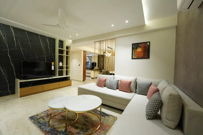 Woodlands Apartment- Fully furnished Luxury Apt - Image 1