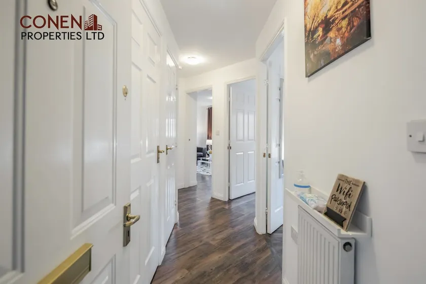 Captivating 3-bed Apartment in Grays - Image 1
