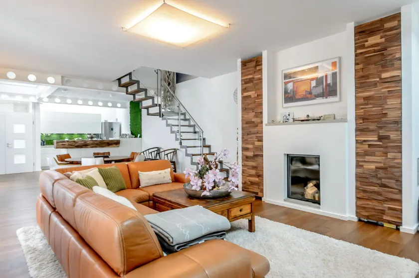 Art Loft in Central Munich; Four Big Bedrooms - Image 1